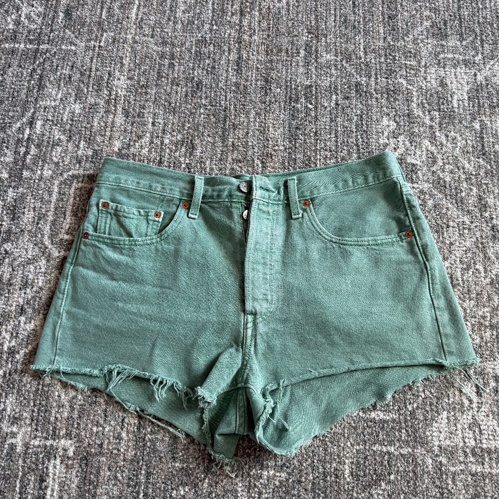 Levi Strauss Women’s Green Shorts - Picture 1 of 3